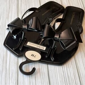BCBGeneration LIMA Glossy Black Bow Flat Sandals Sz 7 NWT